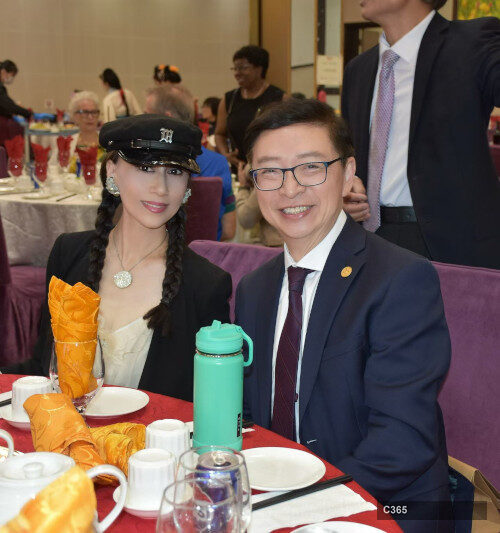 晚宴嘉宾合影。图片来源：ChineseCanadianVoice.ca，获授权转载。